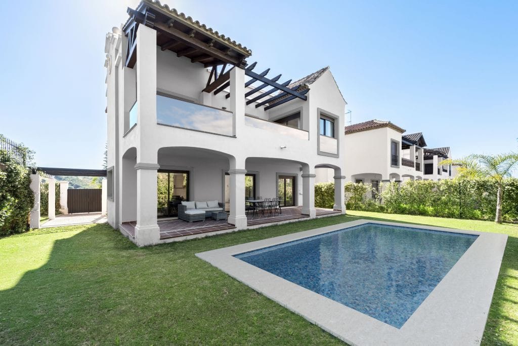 AZATA GOLF VILLAS – Estepona Golf (KEY-READY)